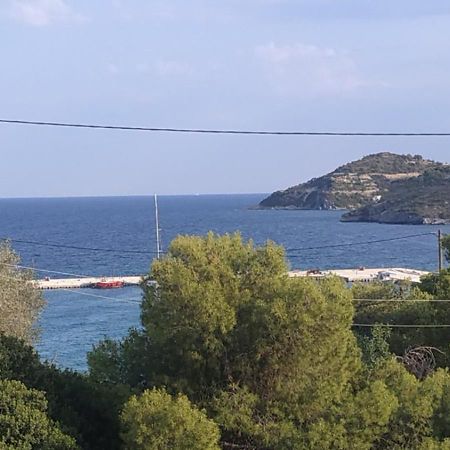 Meltemi Apartments Agia Marina  Exterior photo