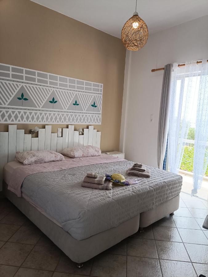 Meltemi Apartments Agia Marina  Exterior photo