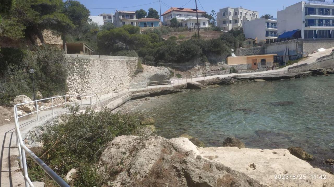 Meltemi Apartments Agia Marina  Exterior photo