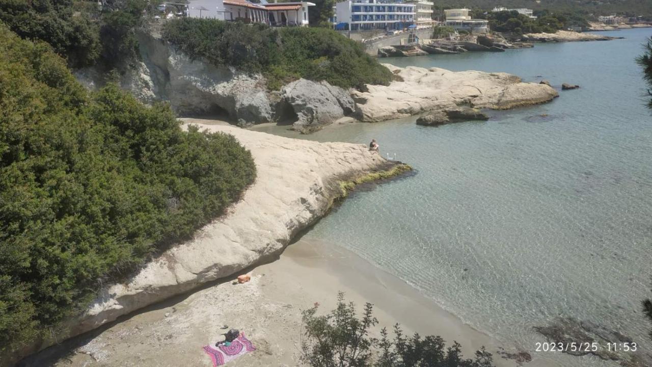 Meltemi Apartments Agia Marina  Exterior photo