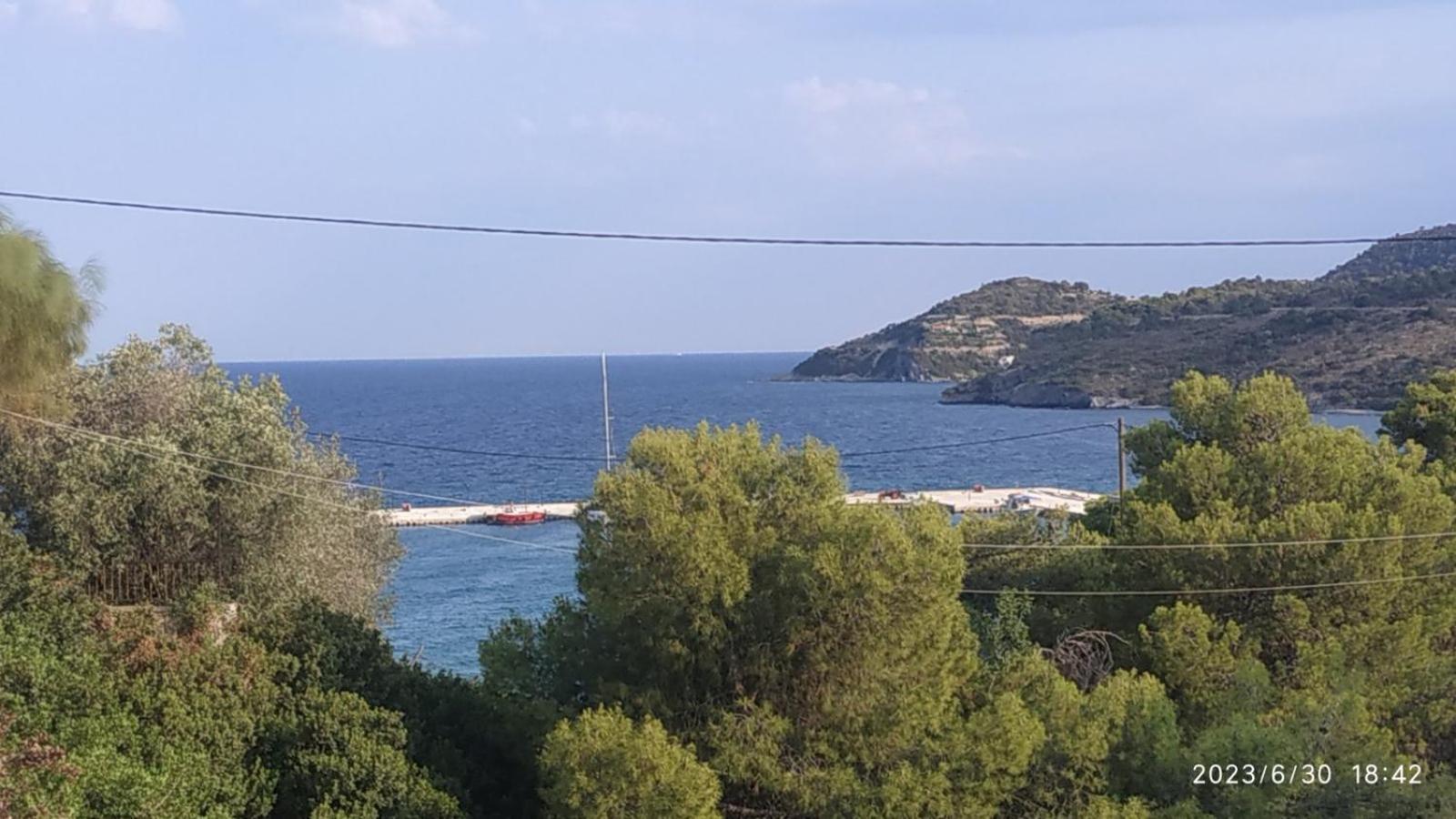 Meltemi Apartments Agia Marina  Exterior photo